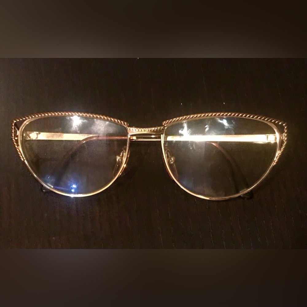 Vintage 90’s Genny gold designer eyeglasses. Clear lenses, great condition!